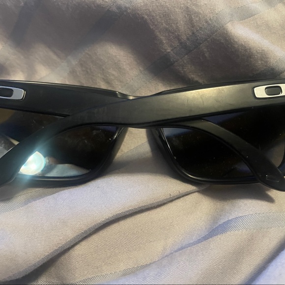 oakley sunglasses (unisex) - Picture 2 of 2